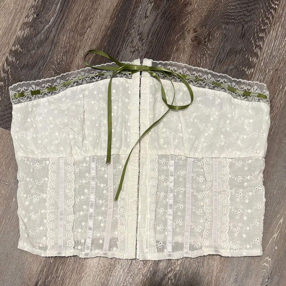 American Vintage White Strapless Eyelet Crop Top with Green Trim